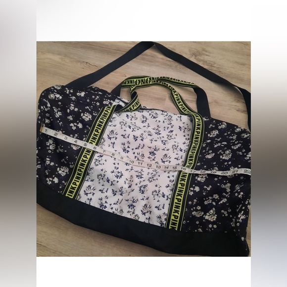 PINK VS Floral duffel bag - Picture 2 of 7